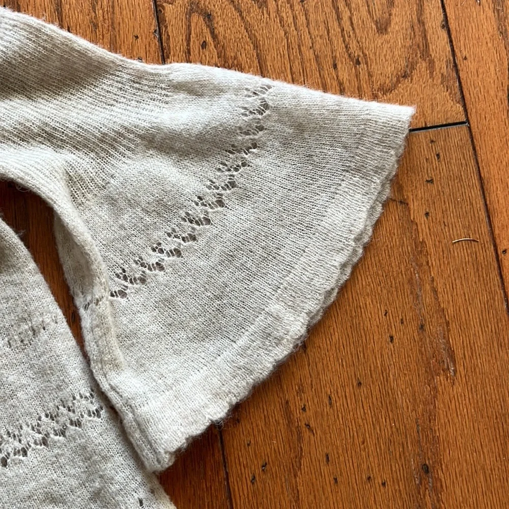 Never worn, XS adorable, feminine sweater from Antnro! - Picture 3 of 6